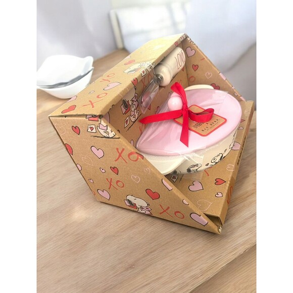 New Rae Dunn Peanuts Snoopy Brie Baker & Knife Set Valentine's Day Mother’s Day - Picture 7 of 8